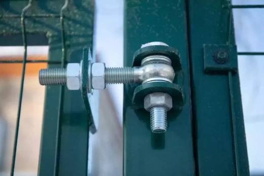 Петля регулируемая для калитки и ворот